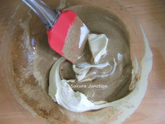 Houjicha Parfait mixing with cream