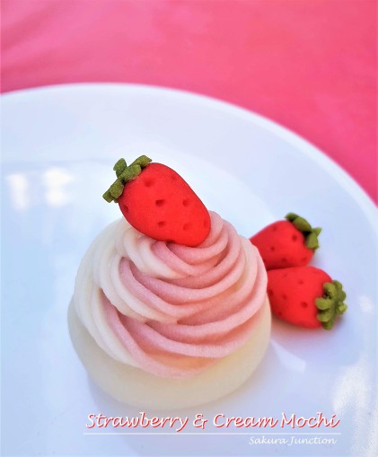 Strawberry & Cream Mochi 1